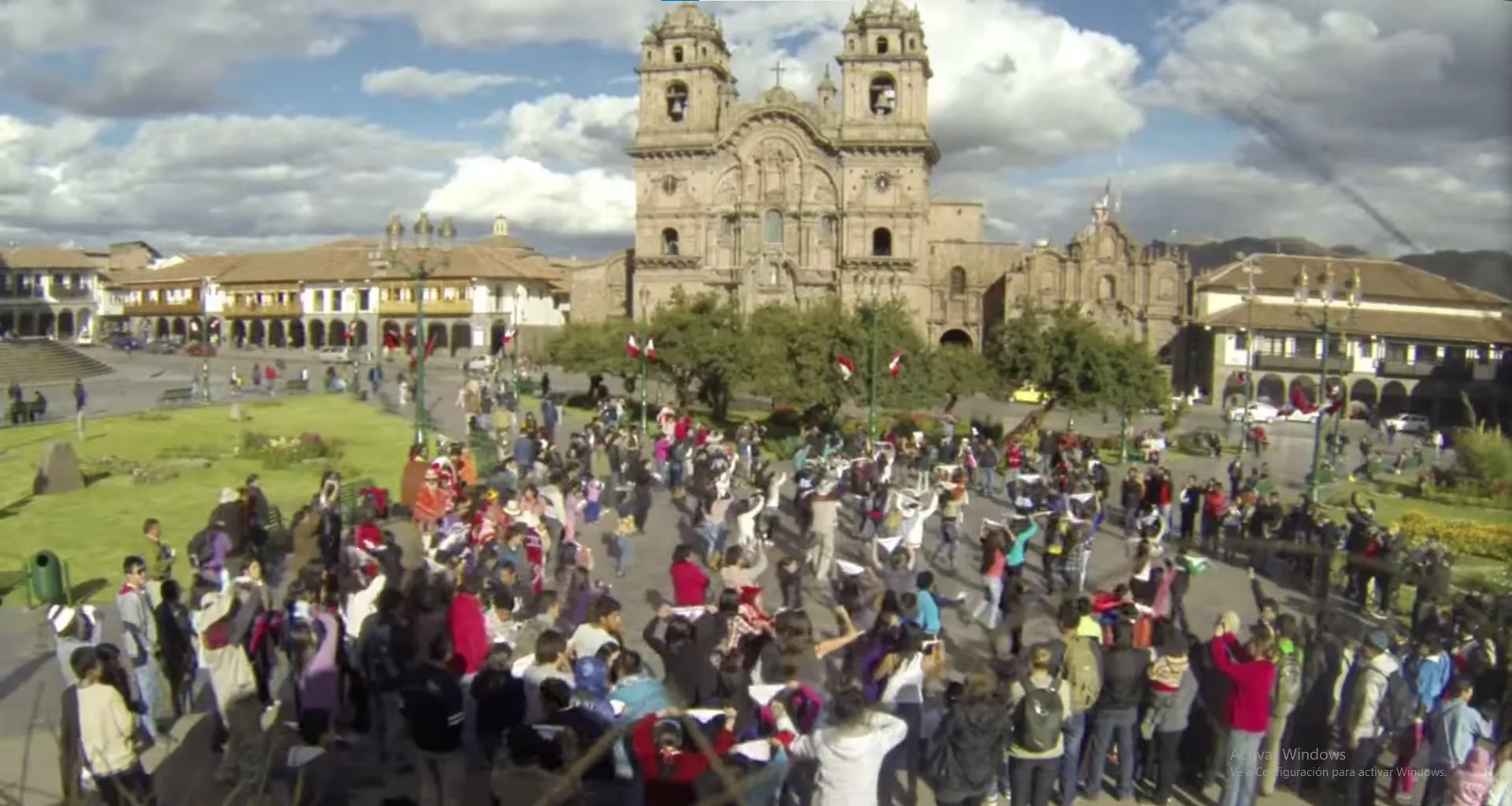 Flashmob espontáneo generado por la campaña La Blanquirocola de PROMPERÚ